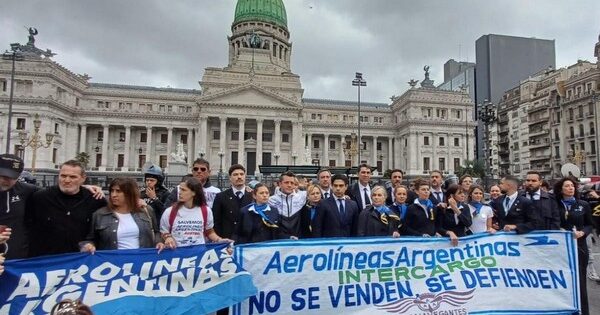 La Justicia hizo lugar a un reclamo de los pilotos y deja en suspenso ...